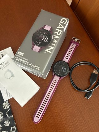 Garmin Forerunner 165 Music AMOLED Lila. Impecable