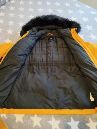 Parka Zara Mostaza y Negra con Capucha