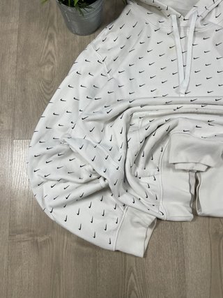 Sudadera Nike Blanca con Logo