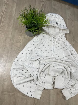 Sudadera Nike Blanca con Logo