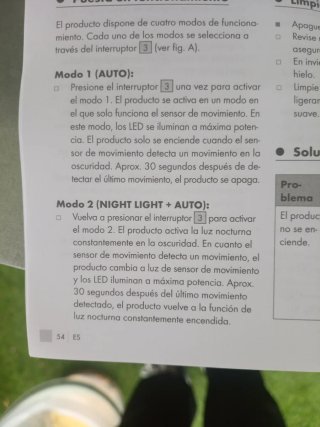 Foco solar LED con sensor movimiento y oscuridad