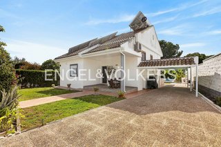Chalet en venta en Cerros de Montequinto en Montequinto
