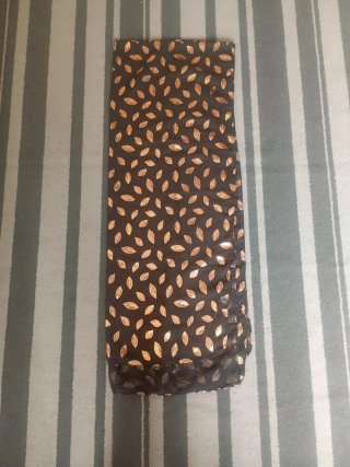 Pañuelo Marrón con Estampado de Hojas