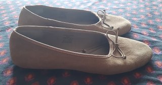 Bailarinas Zara, tono camel, antelina. Talla 37