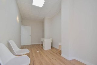 Local comercial en venta en Cervantes en Granada