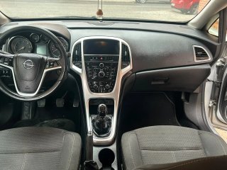 Opel Astra 2012
