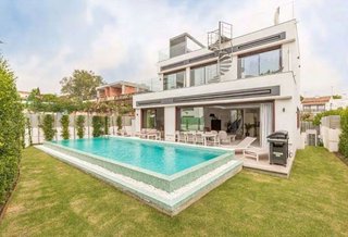 Chalet en alquiler en Las Lomas de Río Verde en Marbella