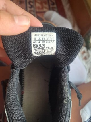 Zapatillas Adidas Negras y Blancas