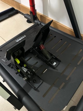 Moza R3 pc y xbox con palancas y cockpit.