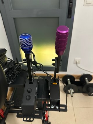Moza R3 pc y xbox con palancas y cockpit.