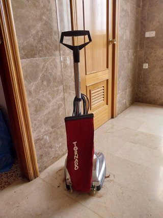 Enceradora de suelo