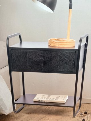 Mesita de noche negra con cajon