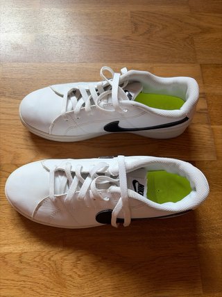 Zapatillas Nike Blancas y Negras