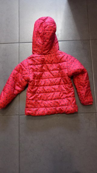 Casaco infantil vermelho com corações
