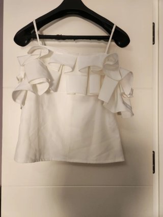 Camisa sin mangas con volantes