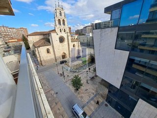 Piso en venta en Plaza España - Villa Pilar - Reyes Católicos - Vadillos en Burgos