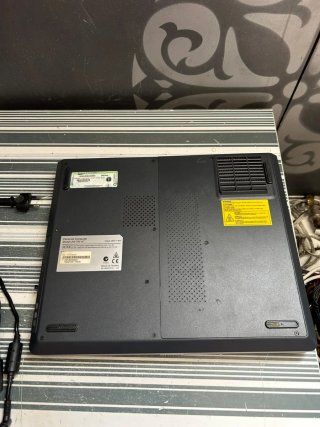 Portátil retro Packard Bell EasyNote UNI-TRI-NT