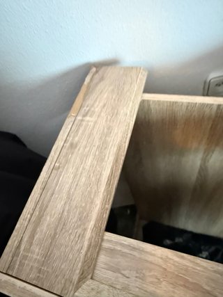Mueble de TV de madera y la mesa