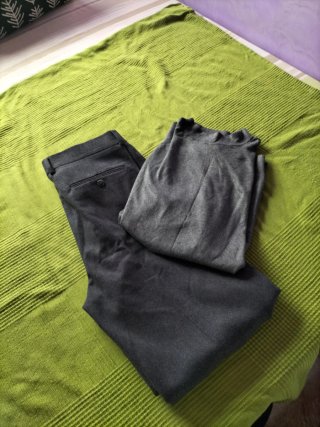 Pantalón de hombre gris y jersey