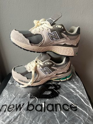 Zapatillas New Balance 2002R Beige/Grey – Talla 39