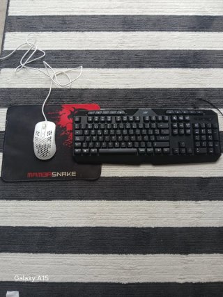 Teclado y Ratón Gaming con Alfombrilla