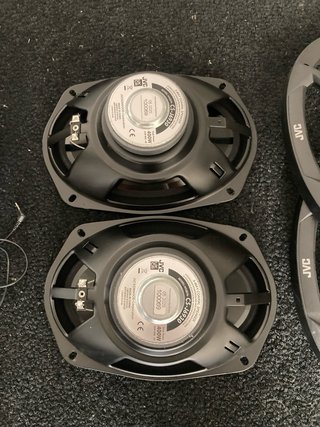 Radio Kenwood Bluetooth + Altavoces JVC
