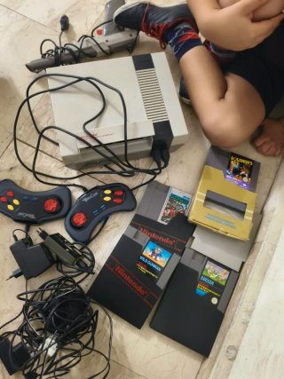 Consola Nintendo NES con juegos y accesorios