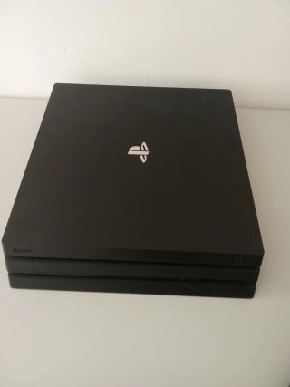 PS4 Pro + 3 Juegos y 2 Mandos