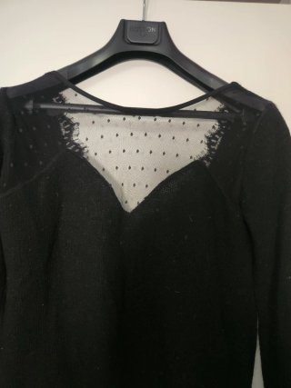 Jersey de punto negro con encaje