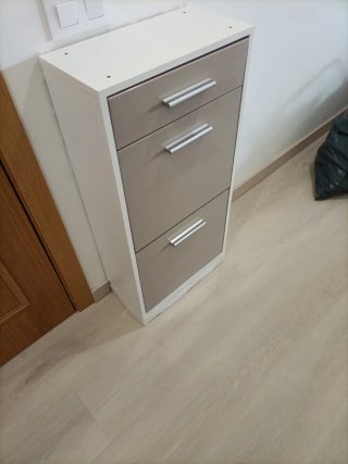 Zapatero con cajón de entrada