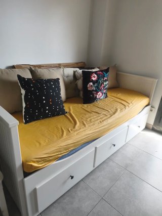 Diván Ikea blanco con colchones