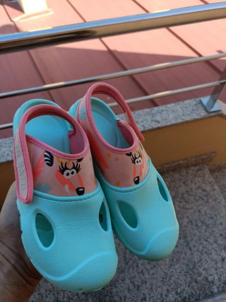 Sandalias Nabaiji piscina niña