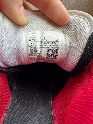 Air Jordan 1 Mid GS Negro y Rojo