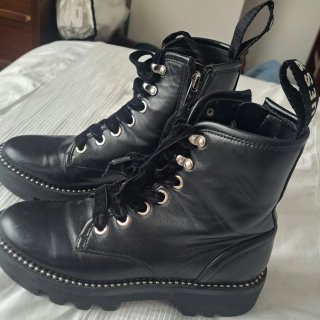 Botines de piel negros con cordones