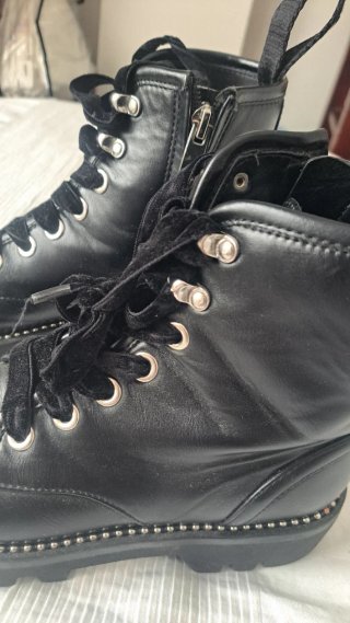 Botines de piel negros con cordones