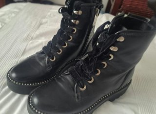Botines de piel negros con cordones