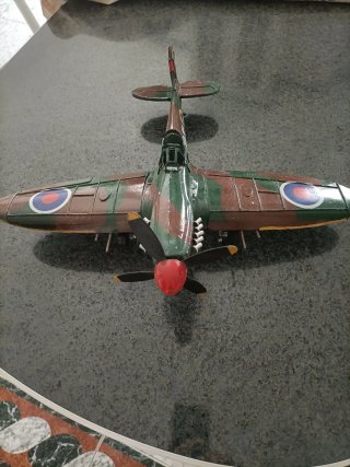Avión de Metal Vintage