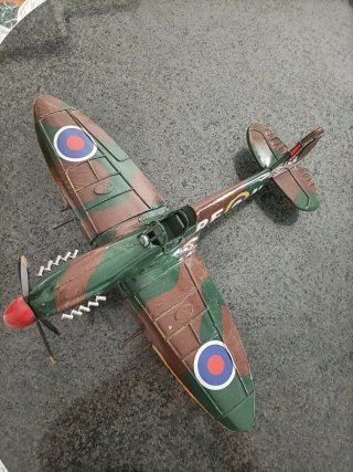 Avión de Metal Vintage