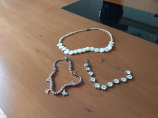 Collar y 2 pulseras