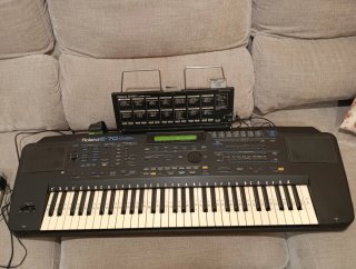 Teclado Roland E-70 + funda + Caja Ritmos MSL-15