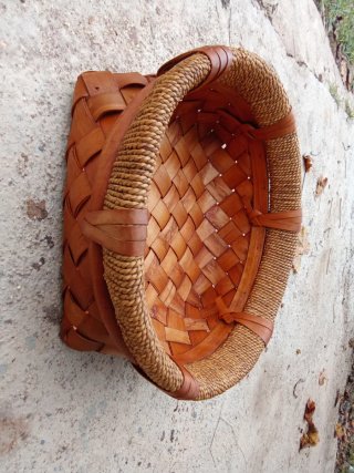 Cesta Artesanal de Madera y Mimbre