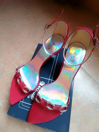 Sandalias de Fiesta Rojo rubi con pedrería.