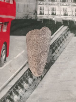 Pieza de piedra antigua.
