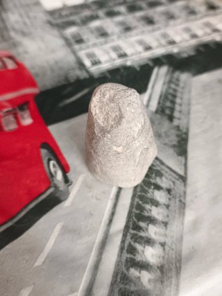 Pieza de piedra antigua.