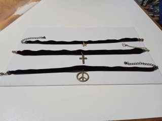 Choker in velluto nero con charms colore oro donna