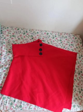 Poncho rojo botones