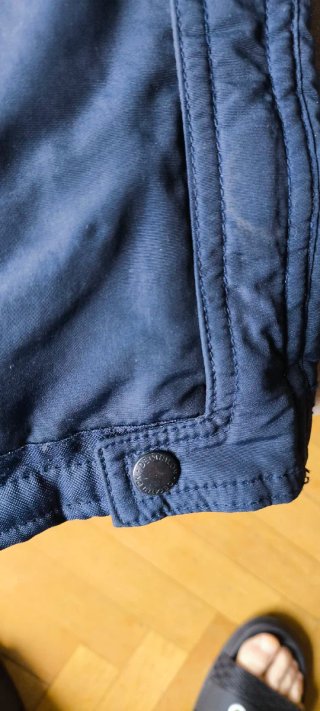 Pantalón de esquí Decathlon azul.