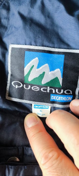 Pantalón de esquí Decathlon azul.