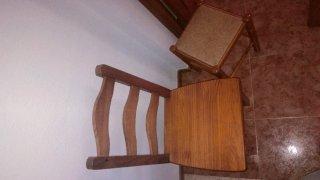 Taburete y silla de madera