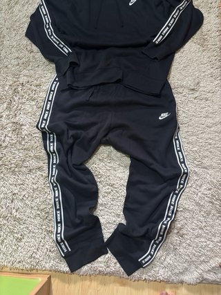 Chándal Nike Negro con Bandas Laterales